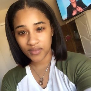 Meet your Posher, Monique